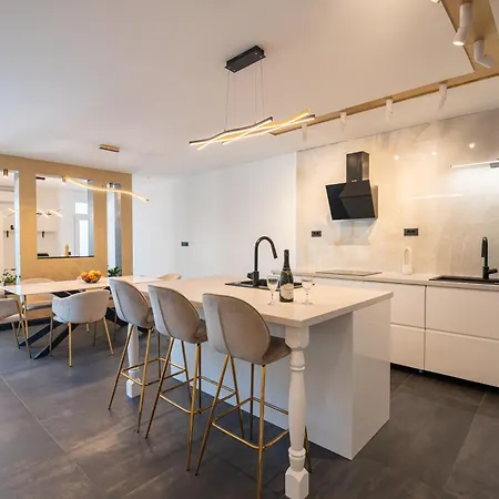 Diamond Znjan With & Sea View Apartment Split